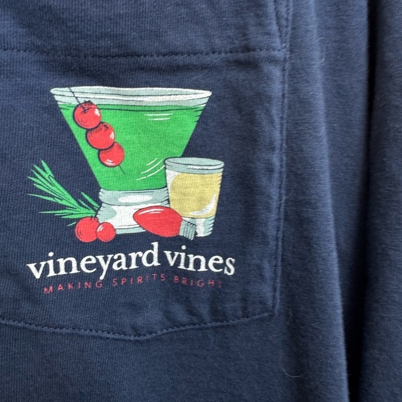 Vineyard Vines Size Medium Blue Making Spirits Bright Graphic Pocket T-Shirt - Picture 4 of 6